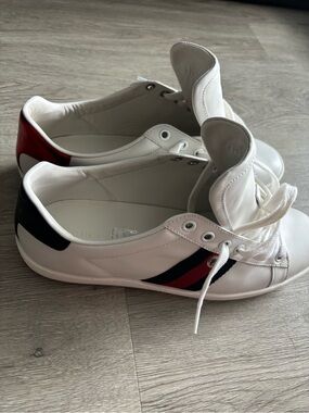 Gucci White Leather Sneakers with Red & Navy Web Stripe